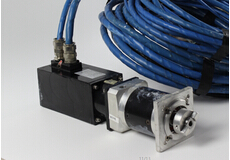 讓伺服電機(jī)振動減弱，滿足要求，這樣做